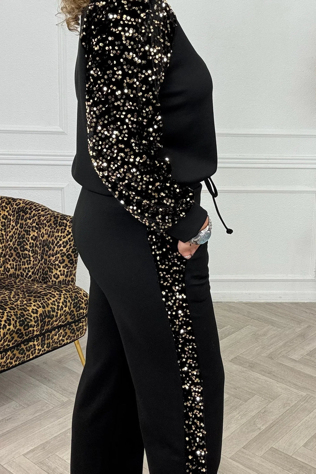 dámská sada s třpytivými rukávy